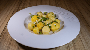 Máslové vařené brambory s pažitkou - 52 Kč